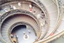 06 - Le celebre escalier du Vatican * 866 x 590 * (151KB)